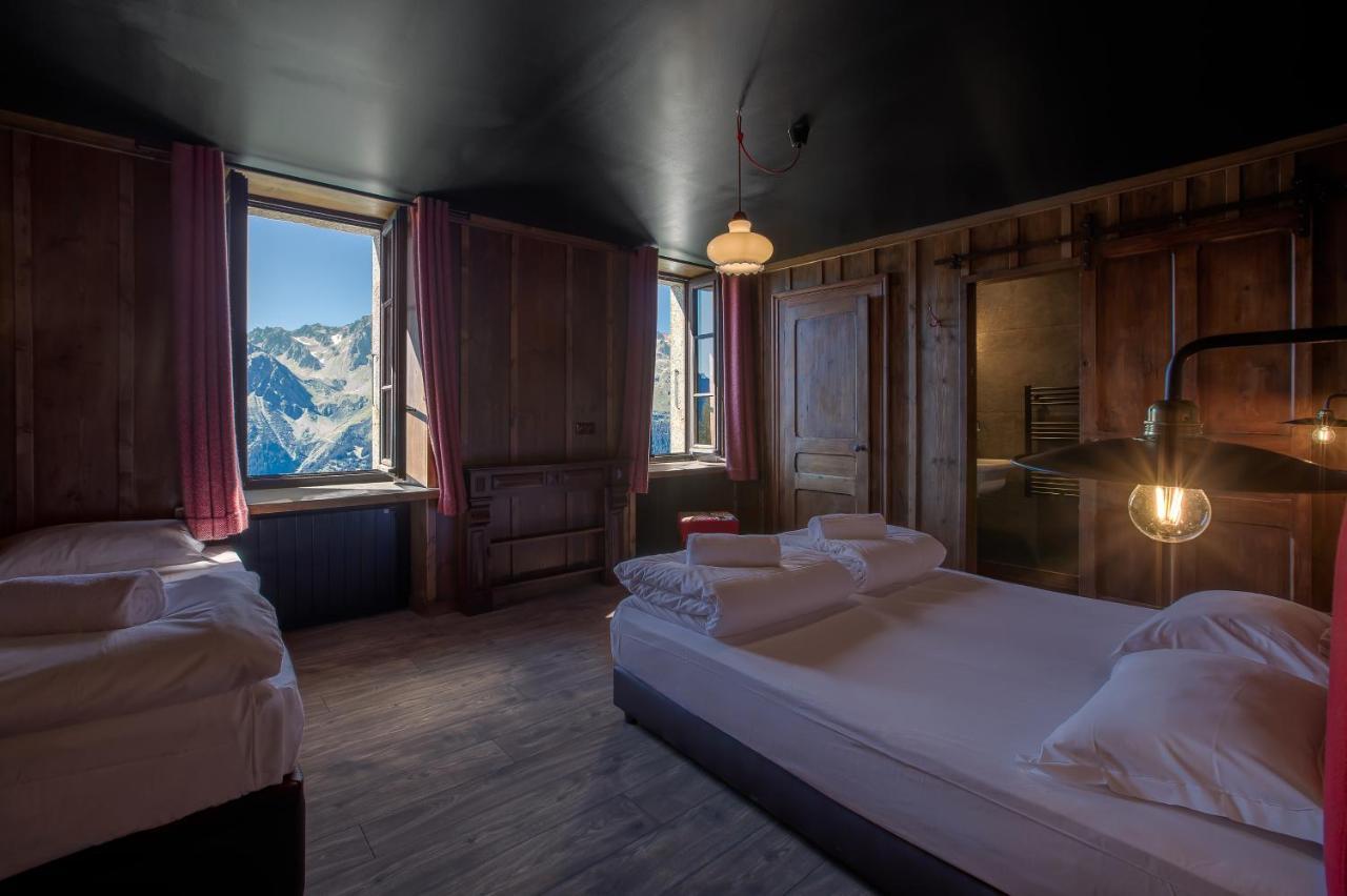 Dreibettzimmer mit Bergblick