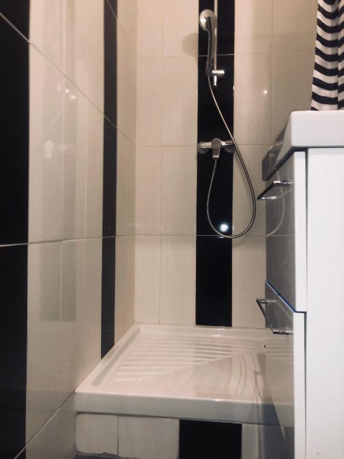 Single Room with Shared Toilet,1620994756:JPEG