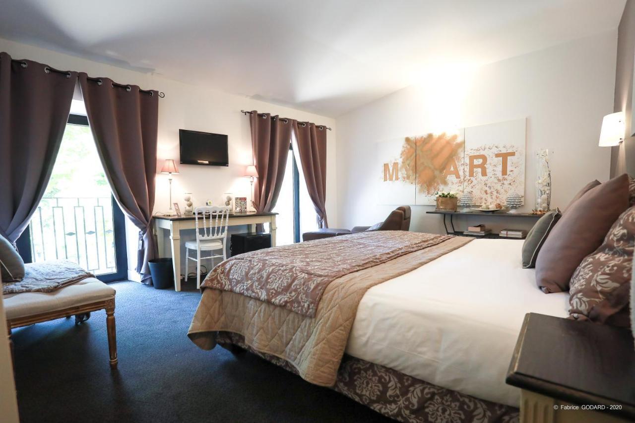 Deluxe Suite