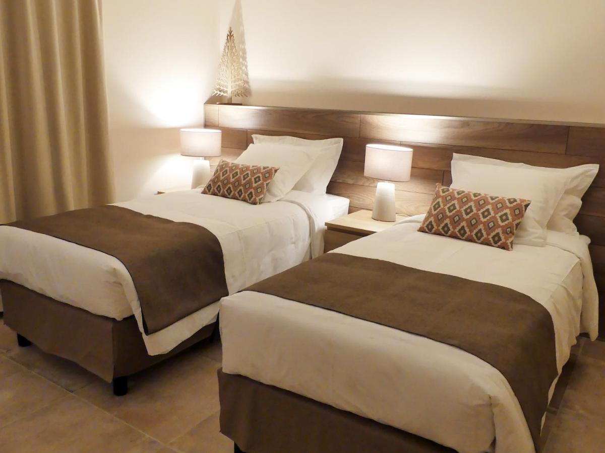 Camera Matrimoniale/Doppia con Letti Singoli con Letto Supplementare