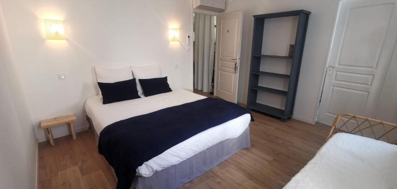 Dreibettzimmer mit eigenem externen Bad