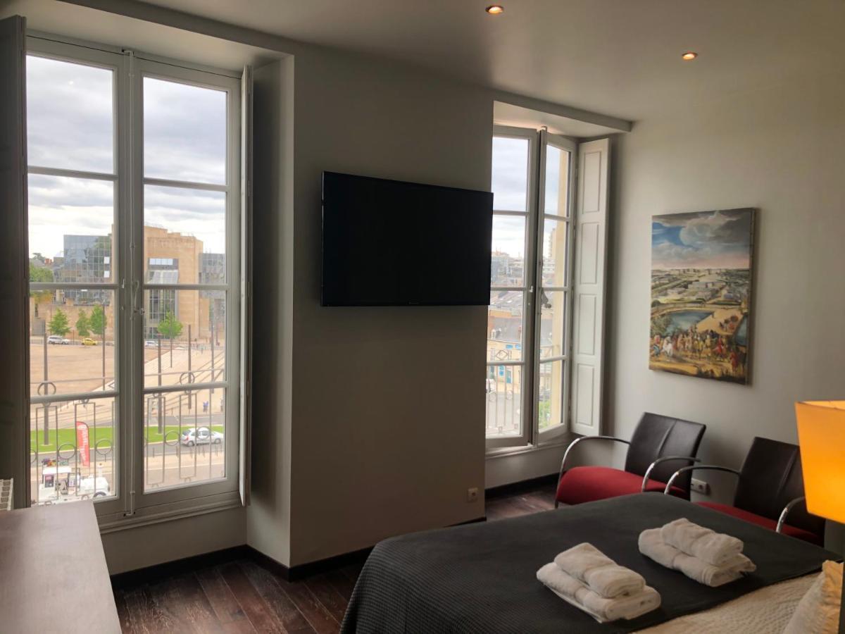Deluxe Double Room Shower