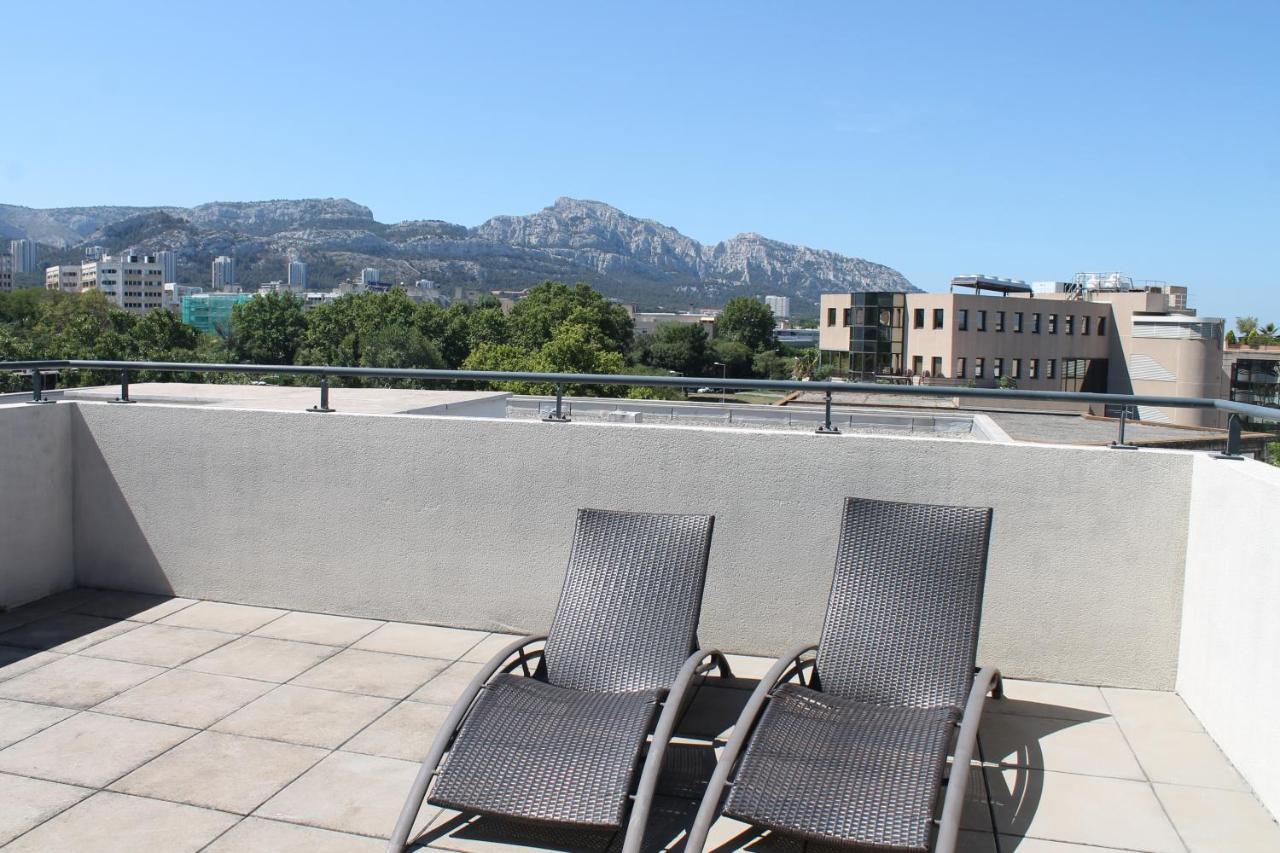 Apartment with Mountain View