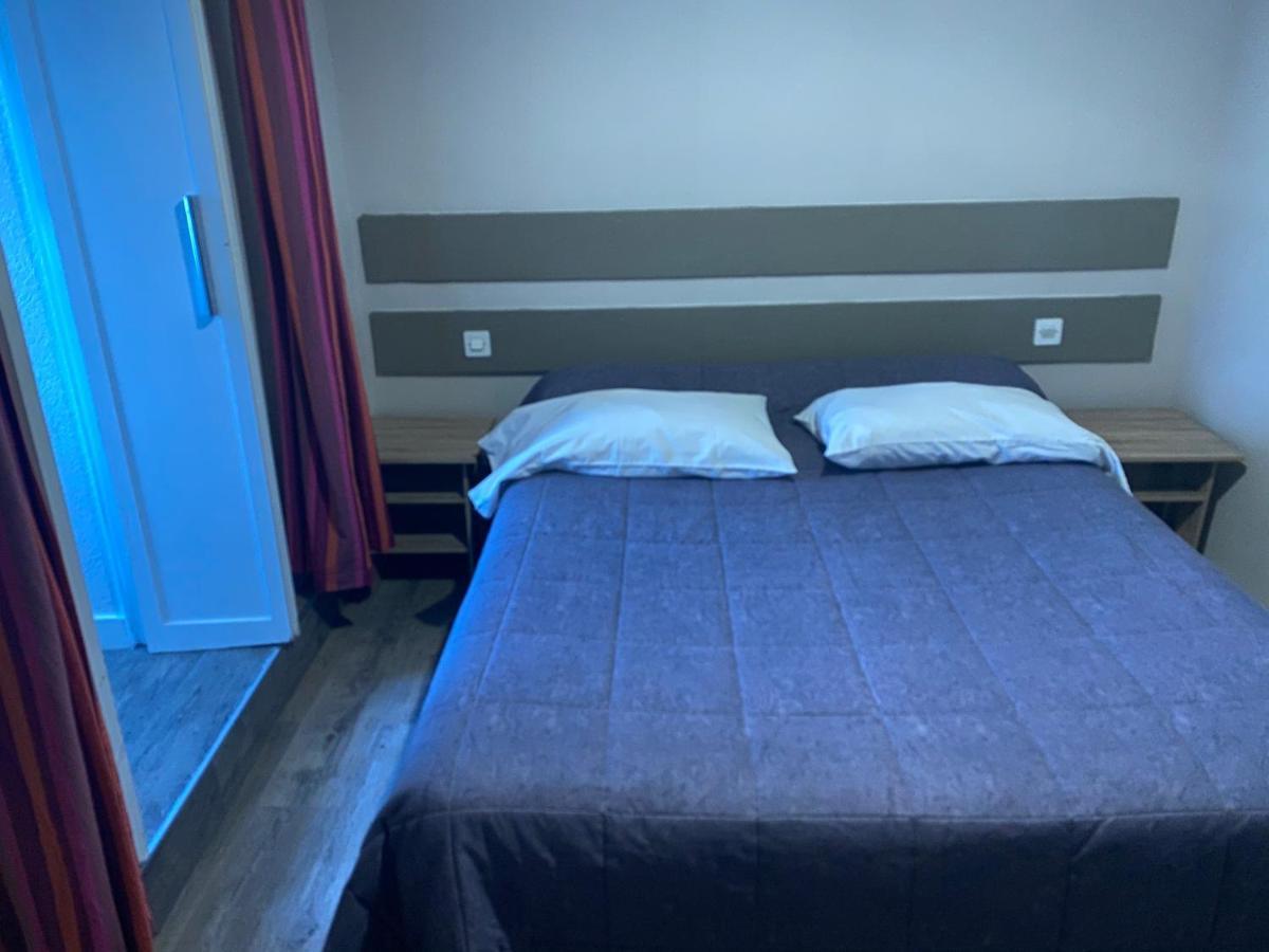 Doppel-/Zweibettzimmer mit Gemeinschaftsbad