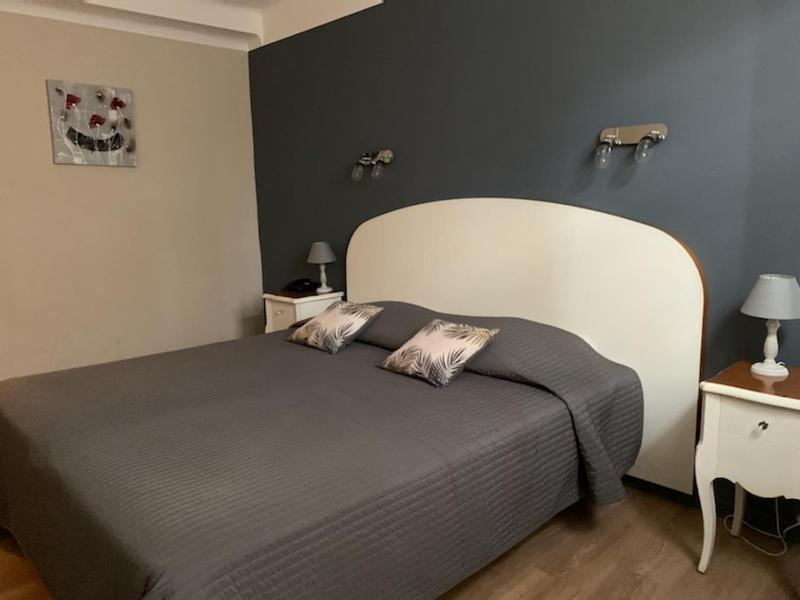 Standard Double Room Bath