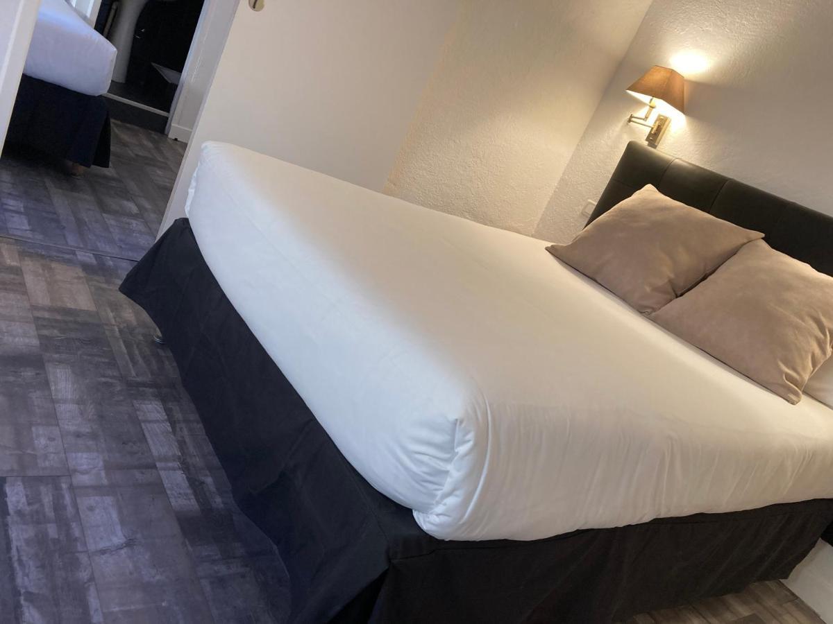 Family Room,1095811371:JPEG