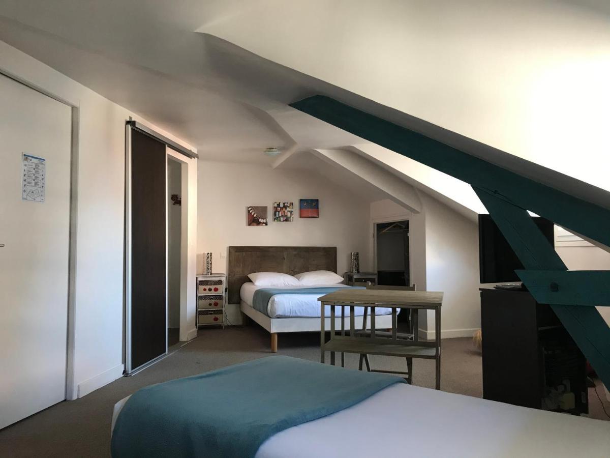 Family Room,1533802063:JPEG
