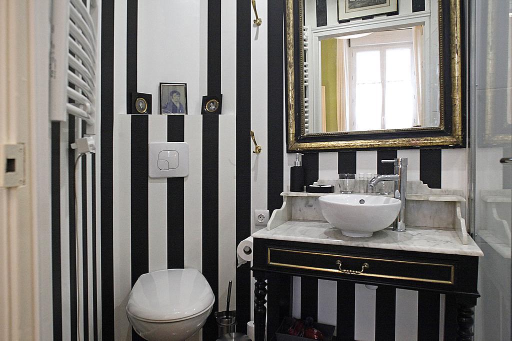 Standard Double Room Shower