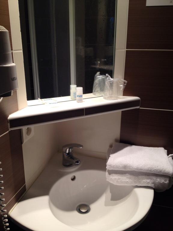 Single Room,943029760:JPEG