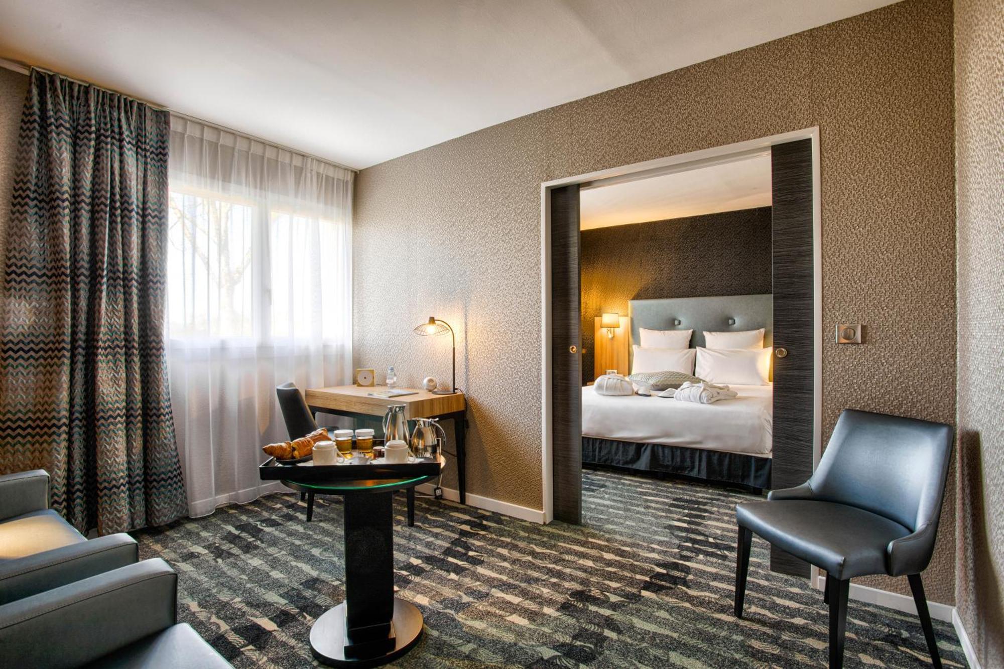 Privilege Suite One Double Bed One Sofa Bed