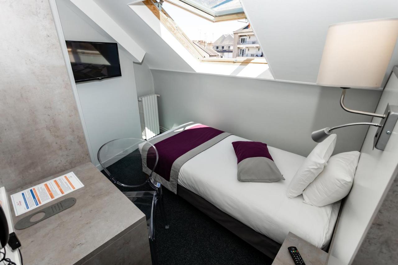 Small Attic Room,1091576691:JPEG