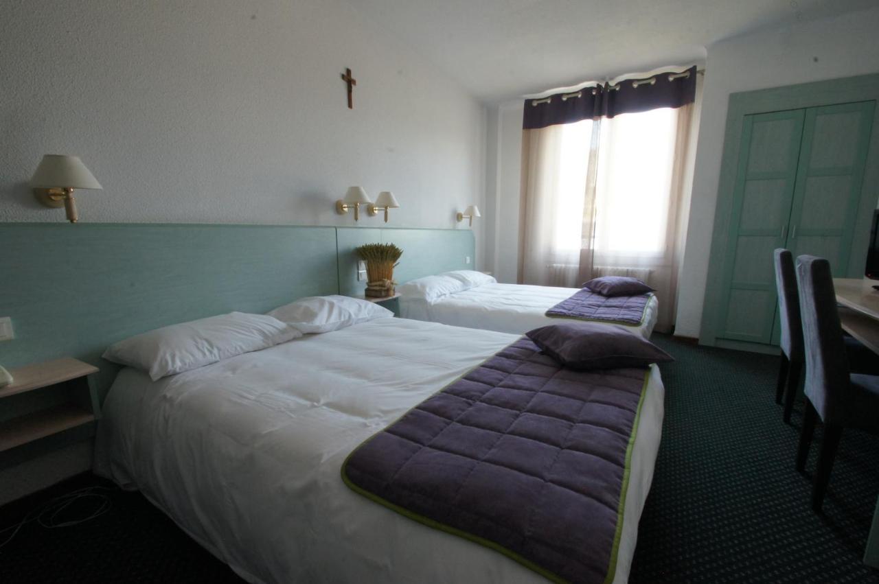 Family Room,1708241150:JPEG
