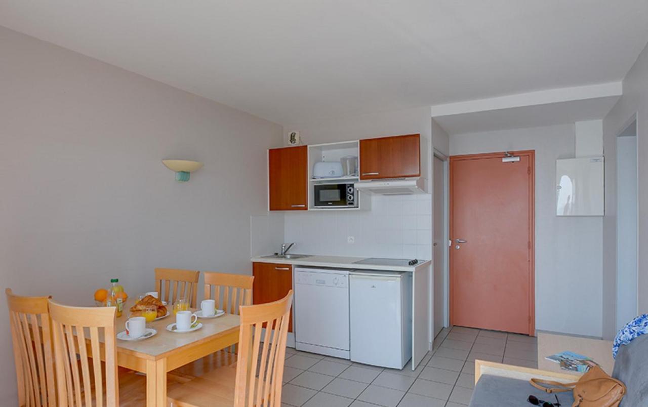 One-Bedroom Apartment,1113081294:JPEG