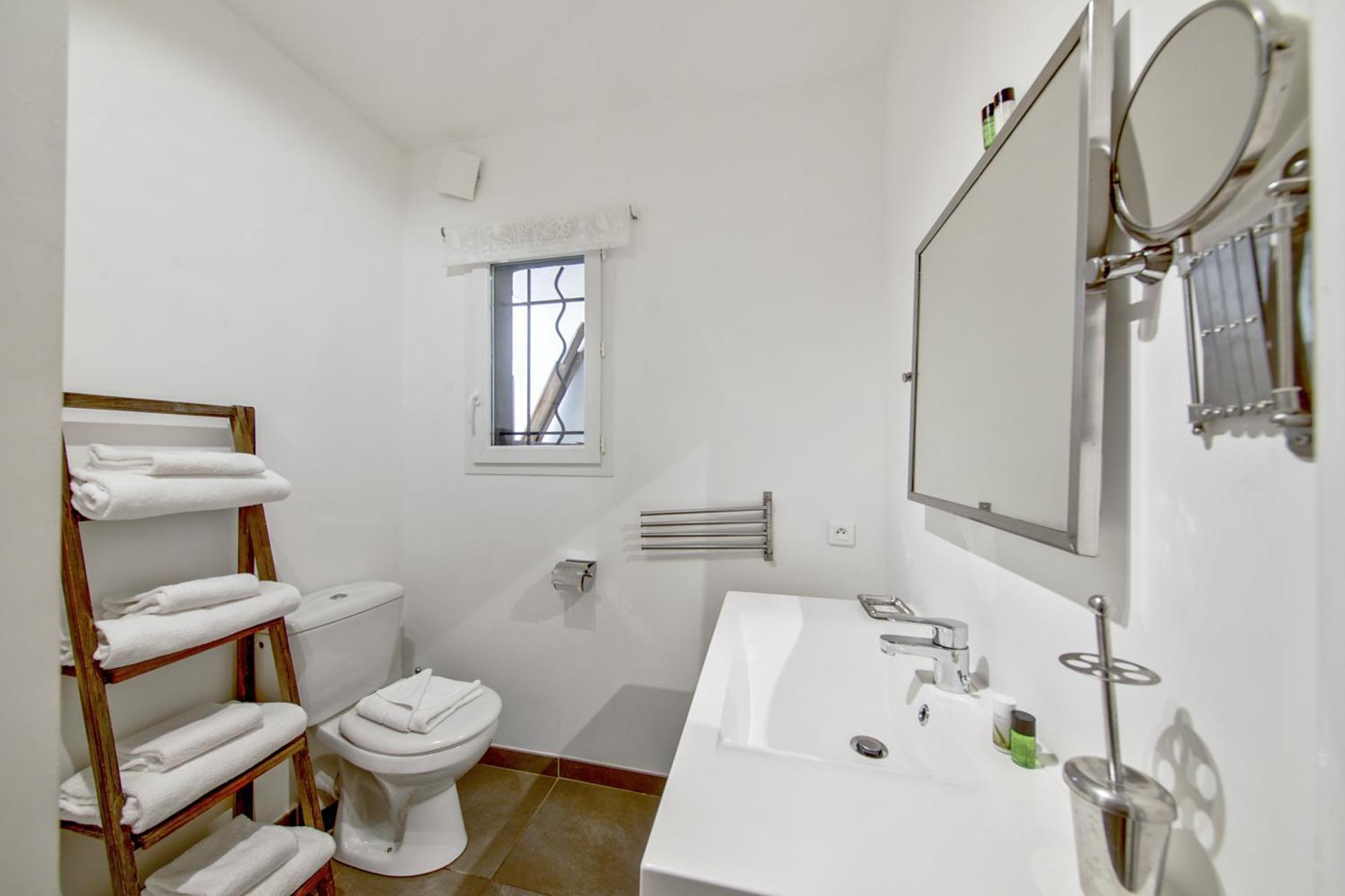 Two-Bedroom Apartment with Air Conditioning and Terrace (6 Adults)