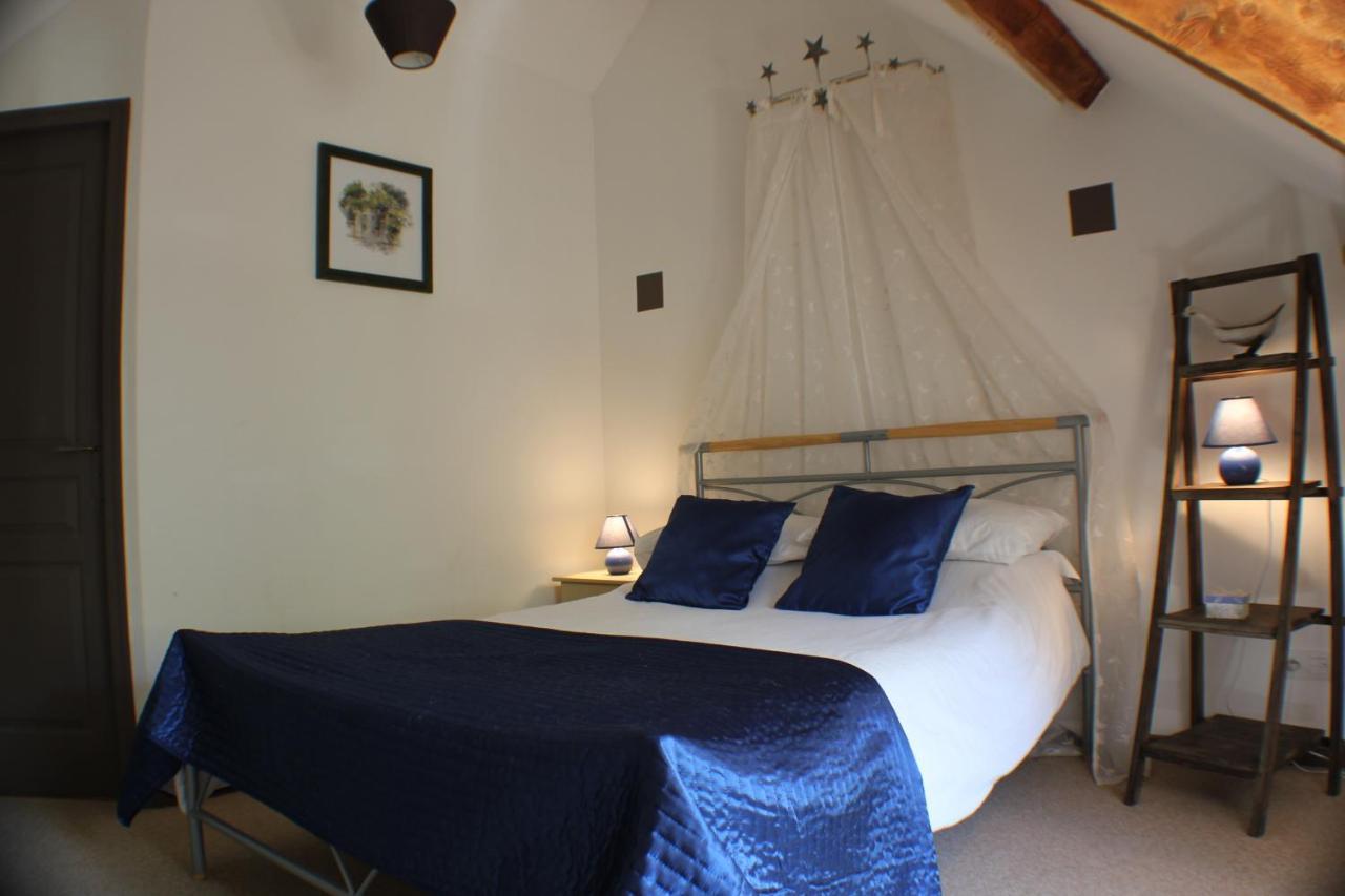 Deluxe Double Room Shower