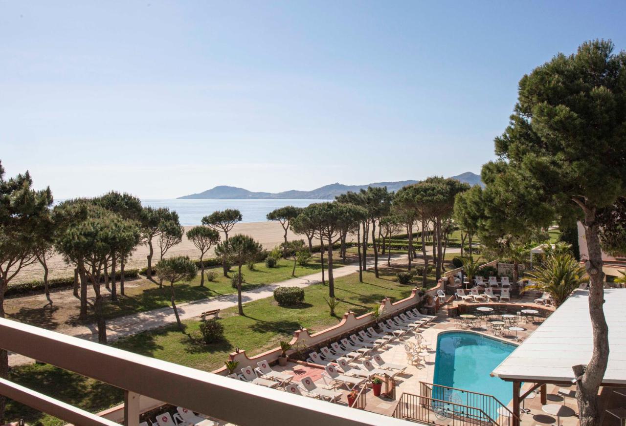 Habitación con sala de estar, terraza y vistas al mar