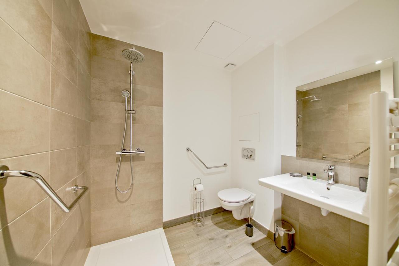 Studio with Air Conditioning and Large Terrace (2 people),1126010268:JPEG