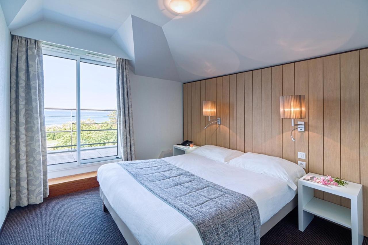 Superior Double or Twin Room Lateral Sea View