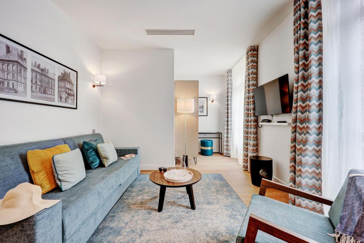 One-Bedroom Apartment Customs Building