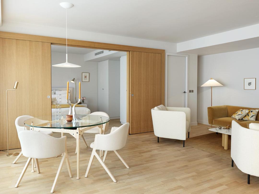 Two-Bedroom Apartment with City View,1133860194:JPEG