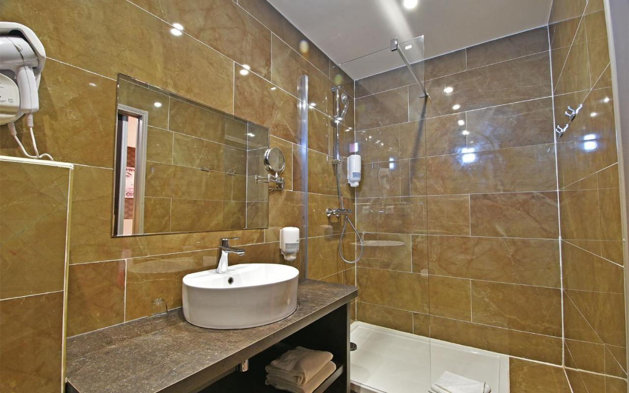 Double or Twin Room Sea View
