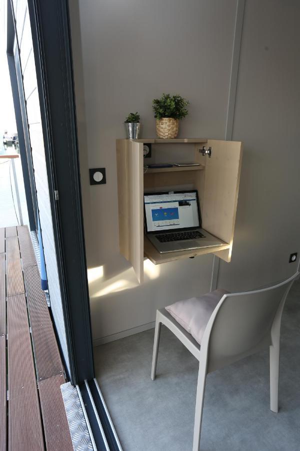 One-Bedroom LodgeBoat Yacht Club Side