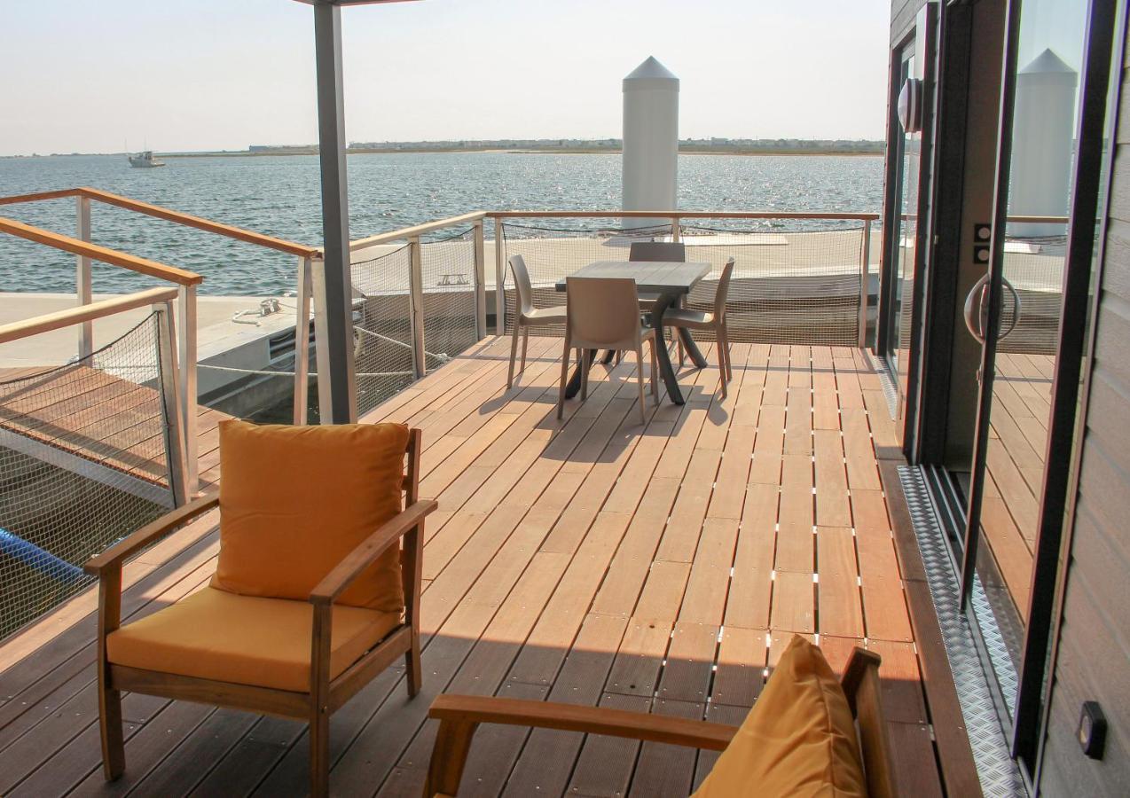 Two-Bedroom LodgeBoat Grand Large Side