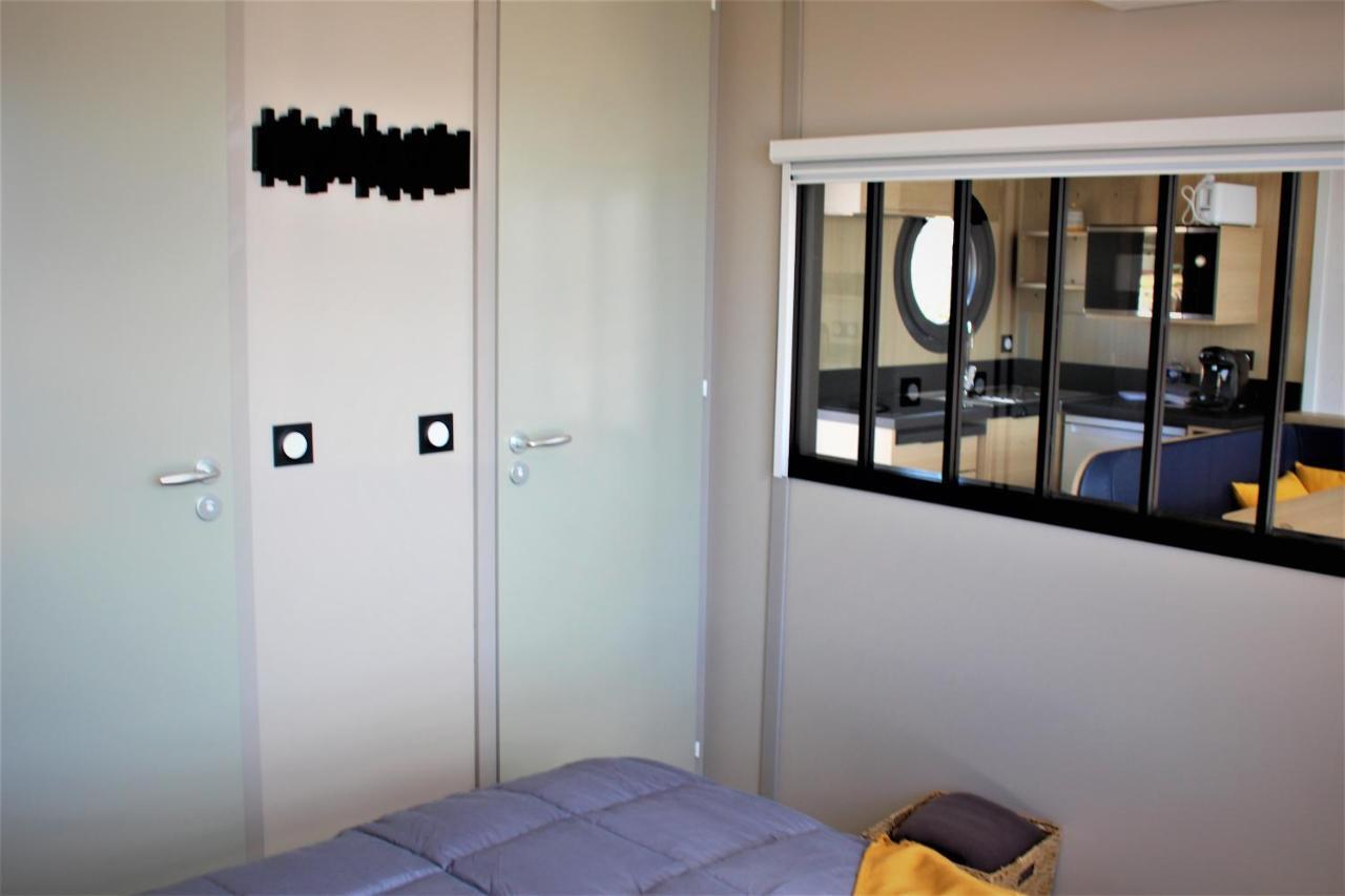 One-Bedroom LodgeBoat Yacht Club Side