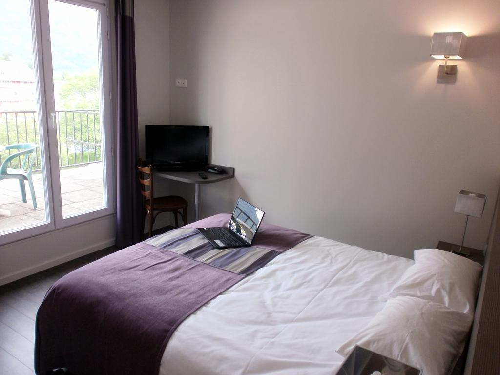 Kamer met Kingsize Bed en Uitzicht op de Bergen