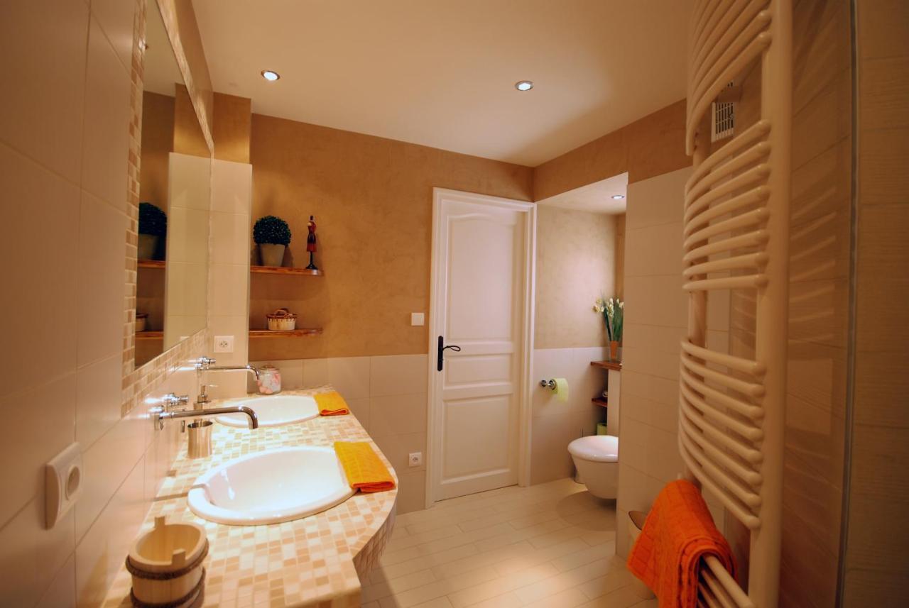 Family Room Private Bathroom