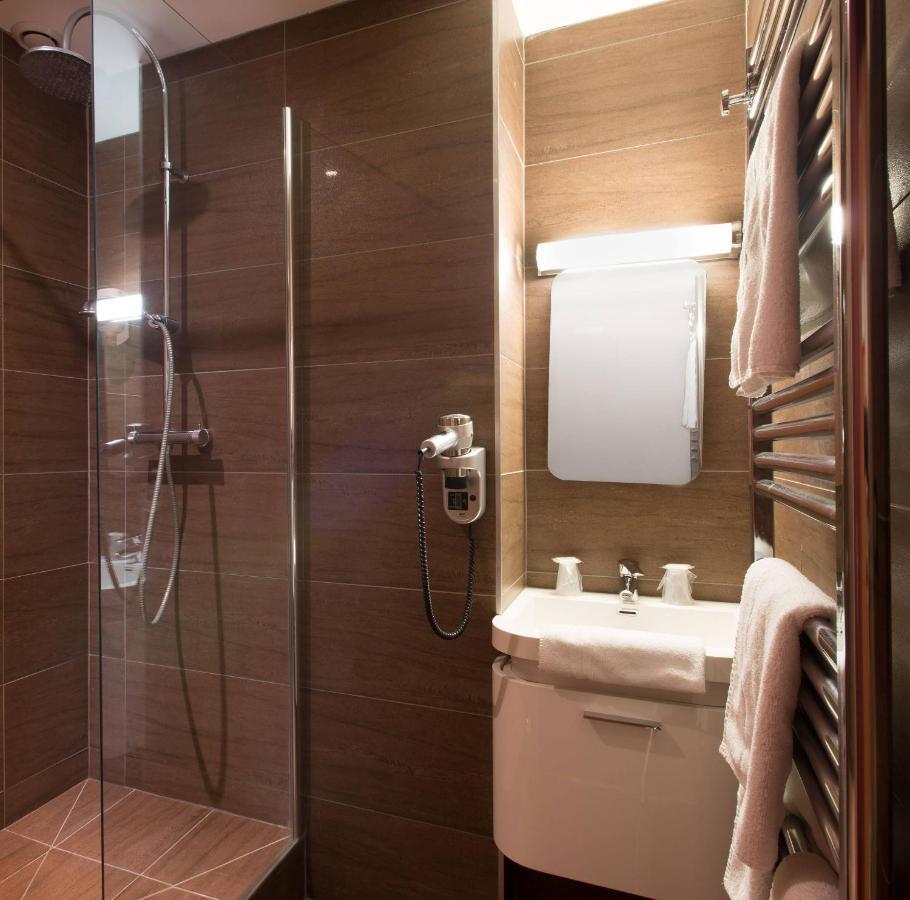 Comfort Room Shower