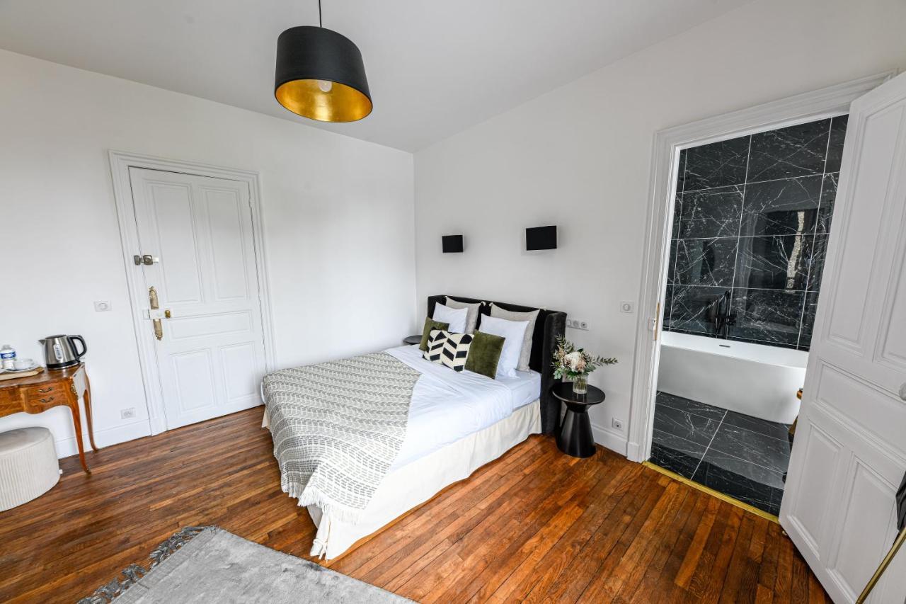 Deluxe Double Room Bath