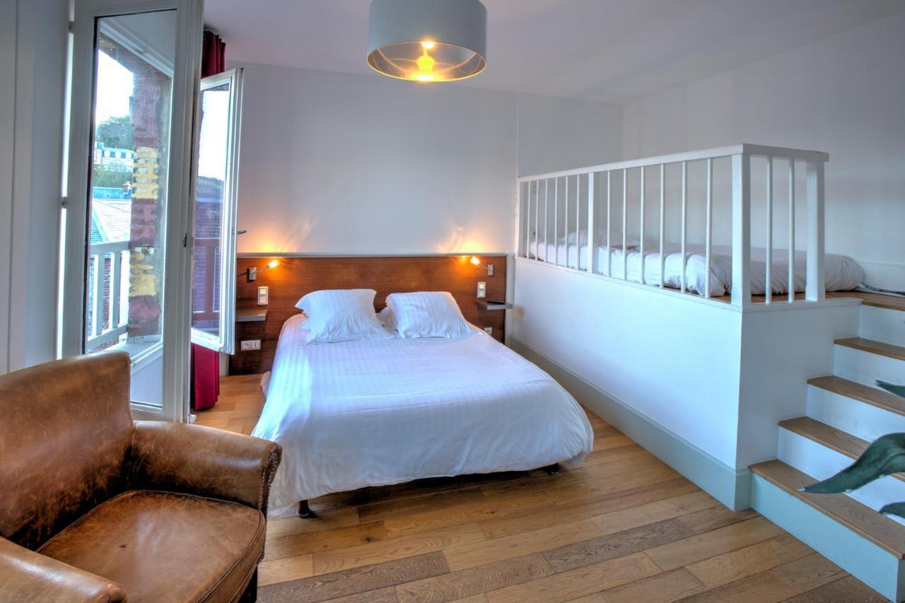 Triple Room balneo bath City View