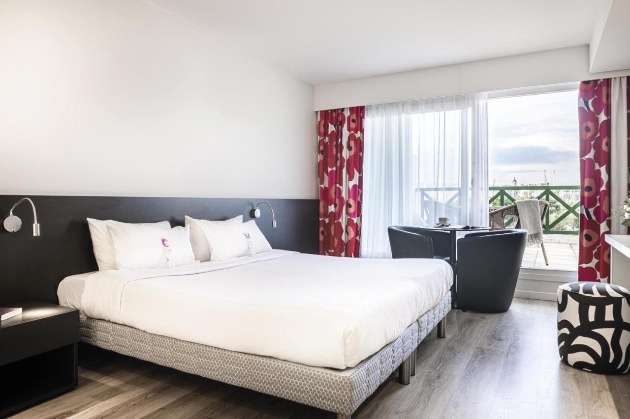 Suite con vistas a la piscina y acceso al spa