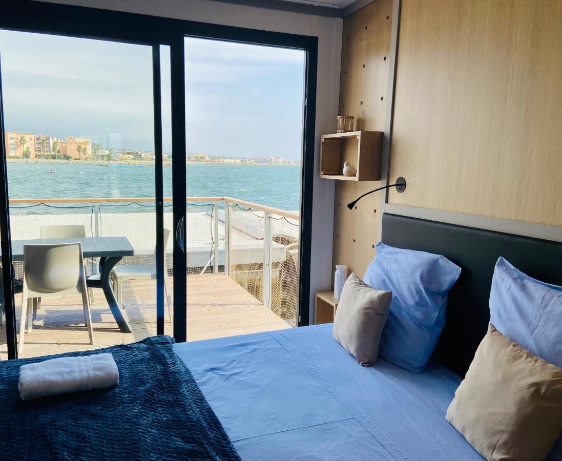 Two-Bedroom LodgeBoat Grand Large Side