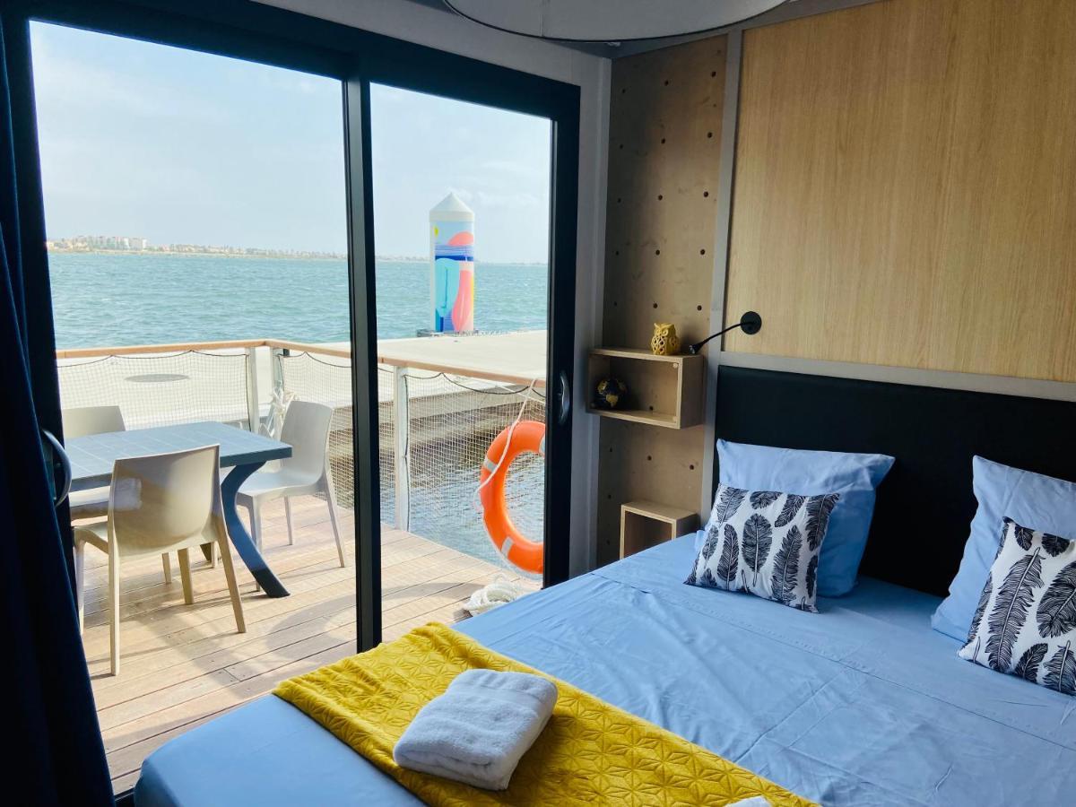 One-Bedroom LodgeBoat Grand Large Side