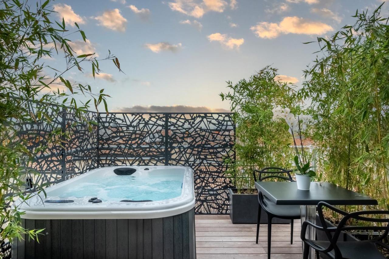 Suite with Terrace and Jacuzzi