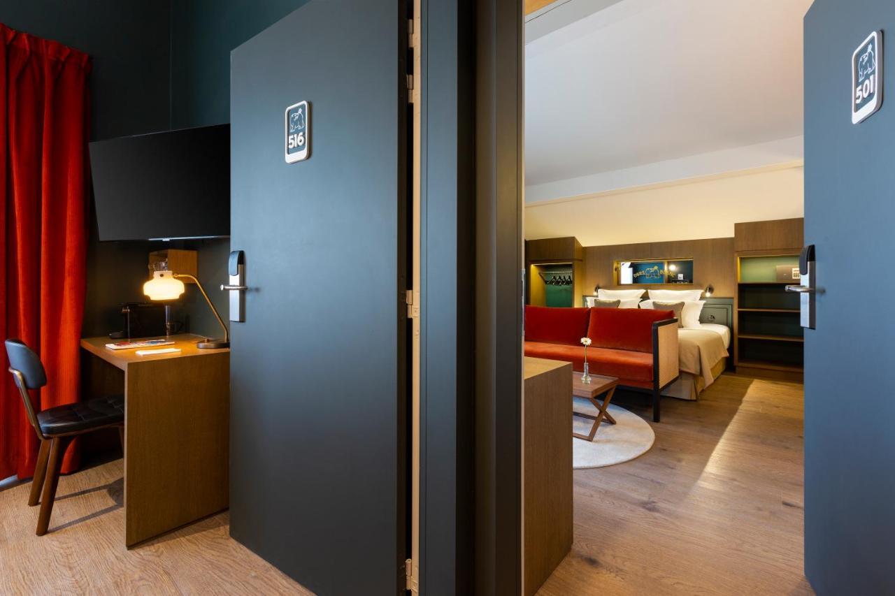 Connecting Rooms