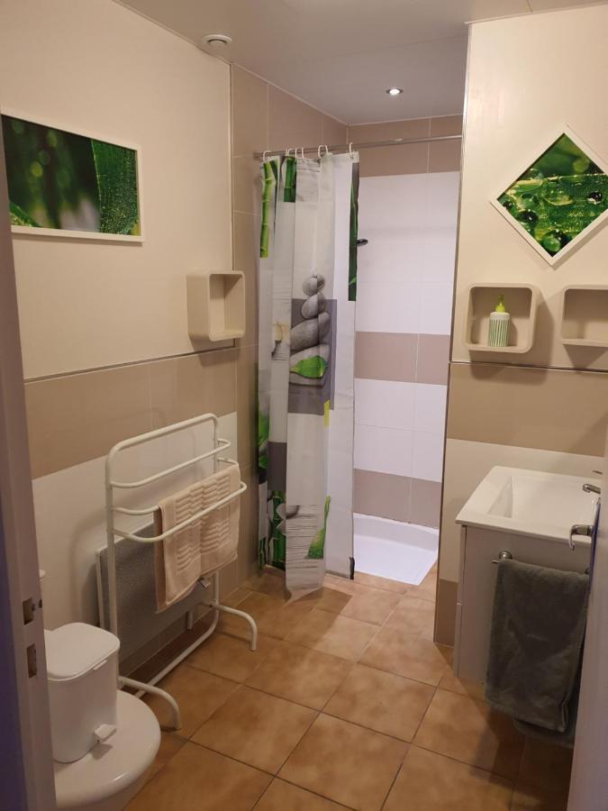 Quadruple Room Bathroom,1316563426:JPEG