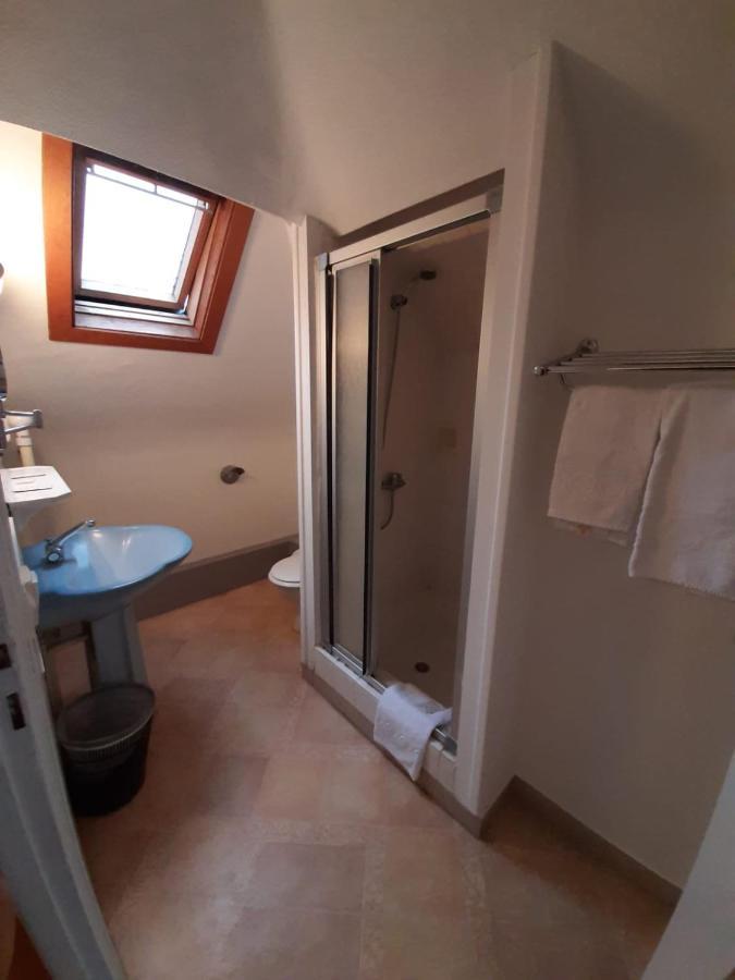 Camera Familiare (6 Adulti + 1 Bambino)