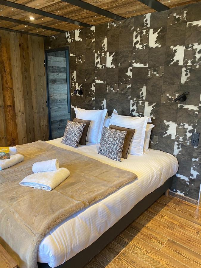 Deluxe Double Room Shower
