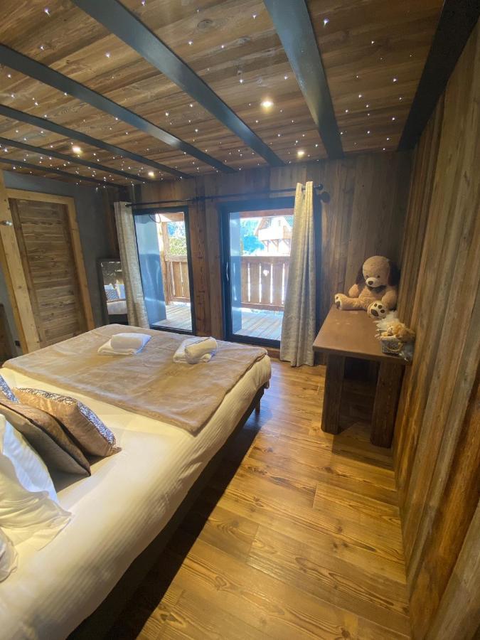 Deluxe Double Room Shower