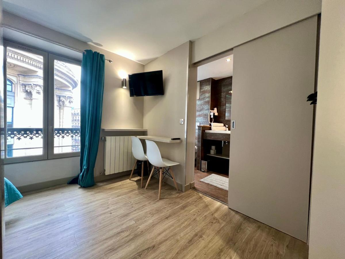 Room View Silver,1197099589:JPEG