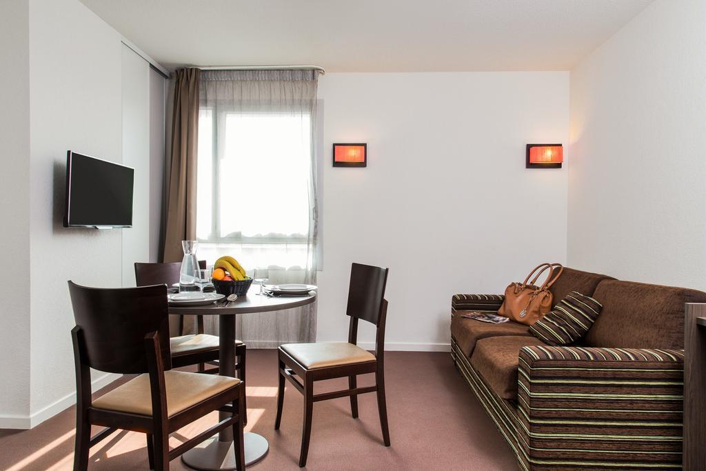 One-Bedroom Apartment,193161850:JPEG