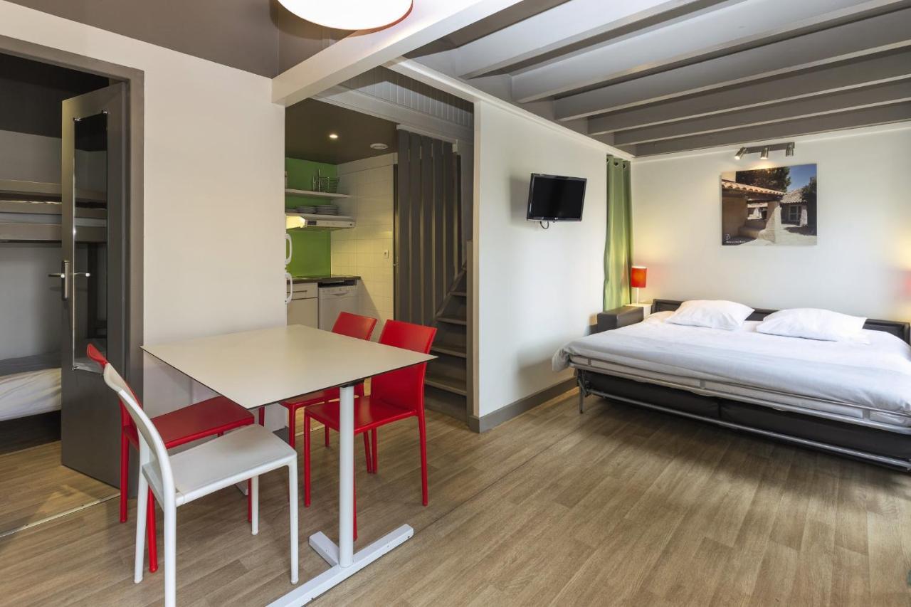 One-Bedroom Duplex Apartment with Sleeping Alcove and Terrace (6 Adults)