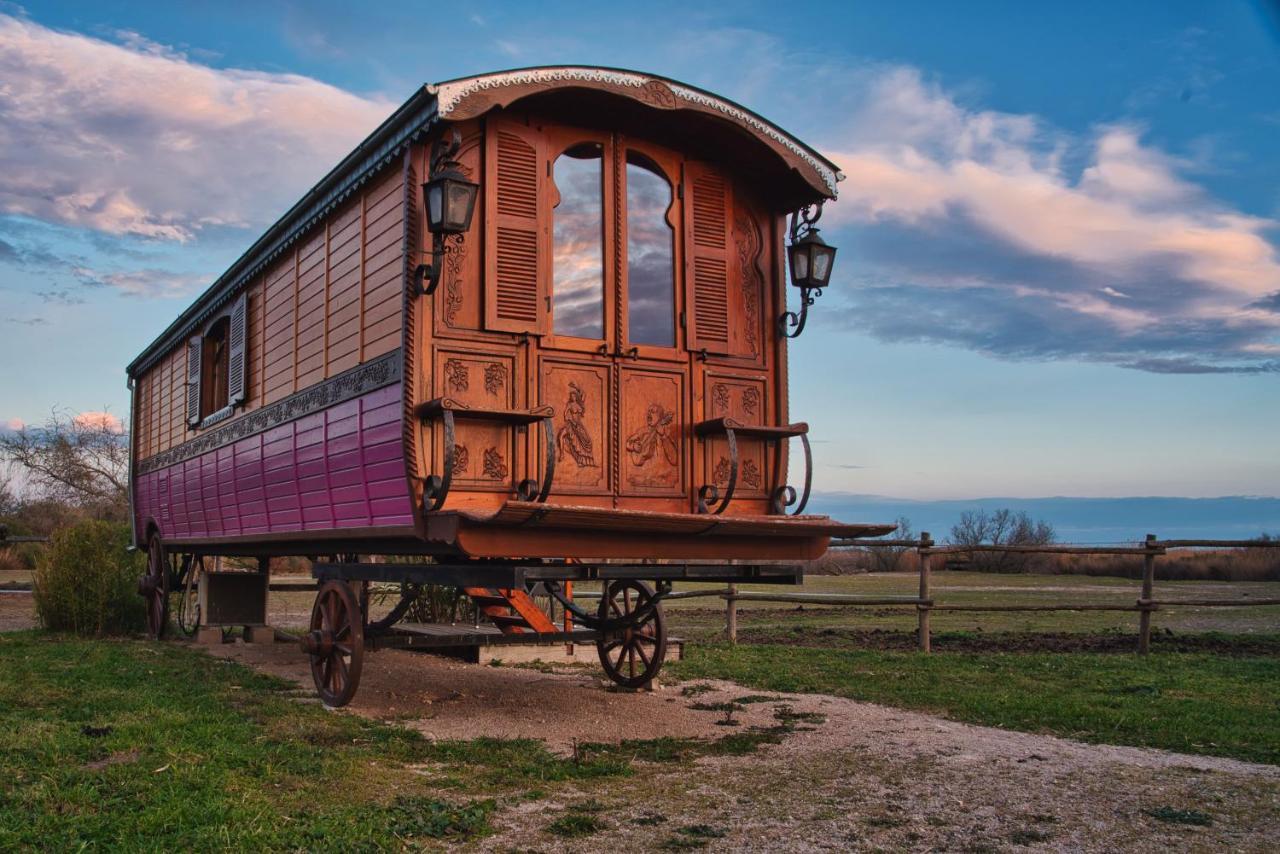 Wooden Caravan,1206680575:JPEG