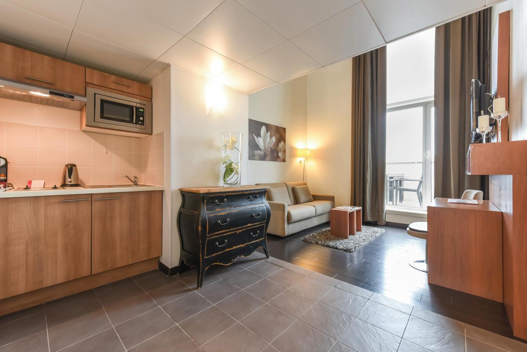 Superior One-Bedroom Apartment,1208527162:JPEG