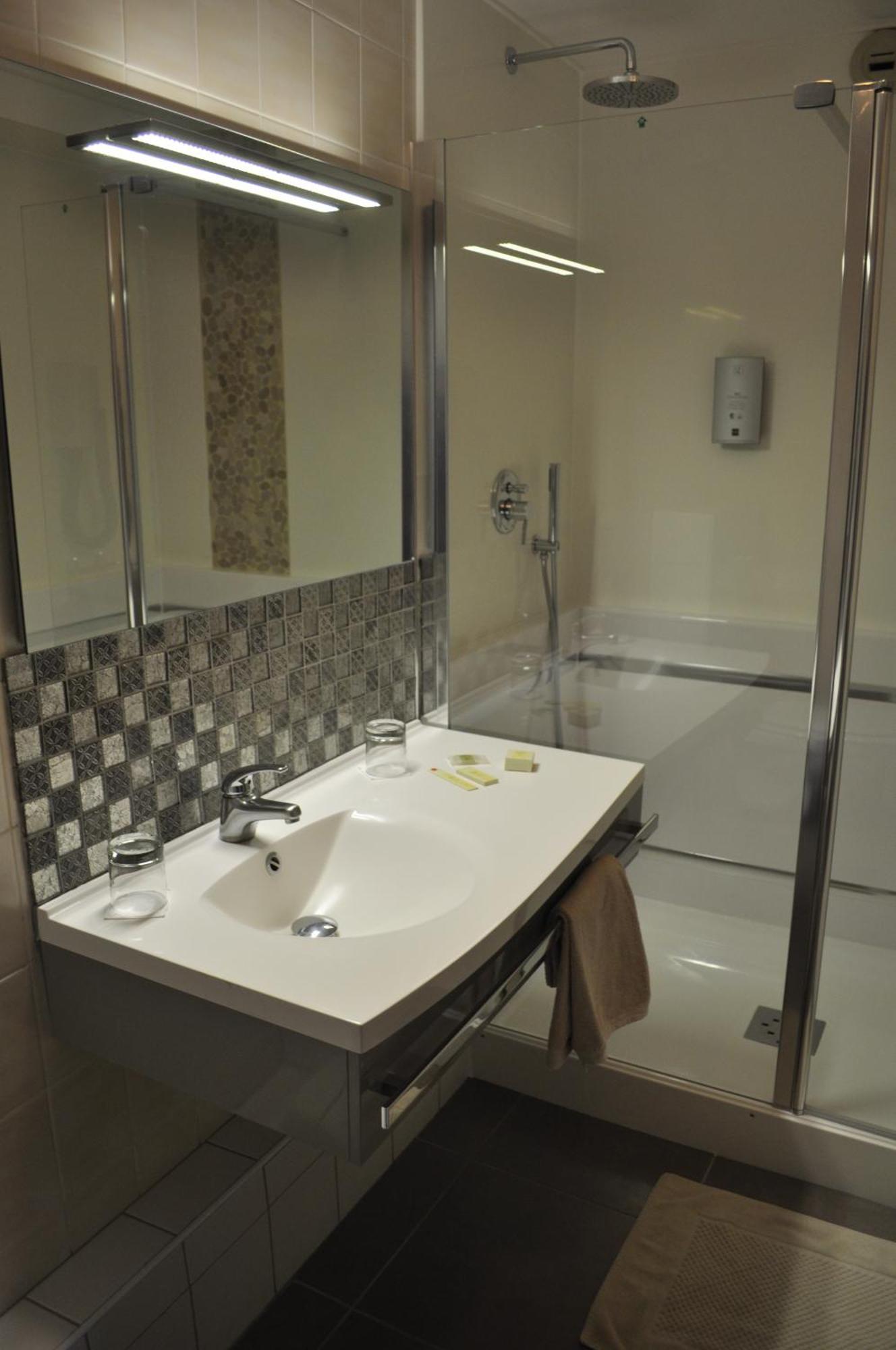 Twin Room,1308597589:JPEG