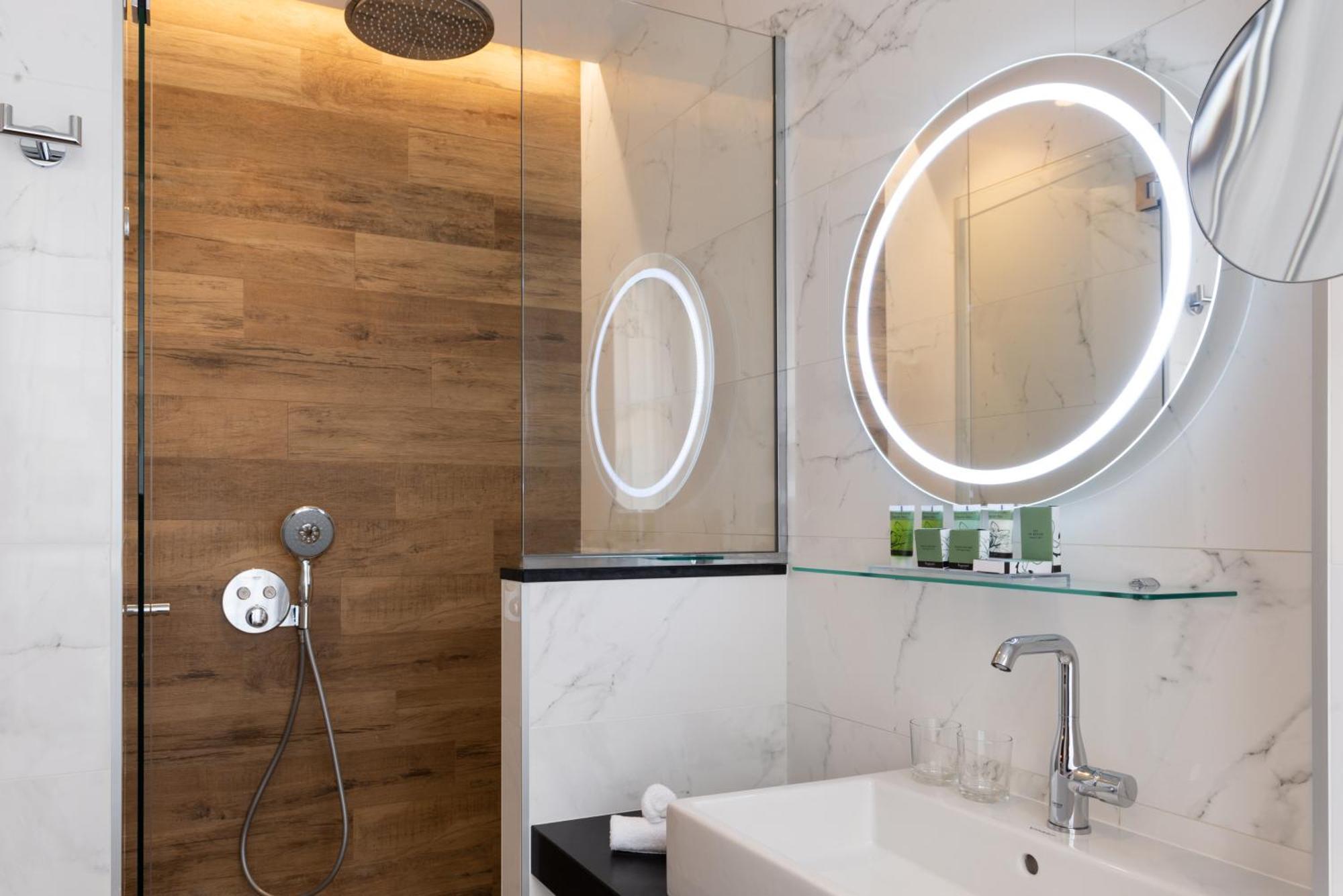 Deluxe Double or Twin Room,1208547682:JPEG