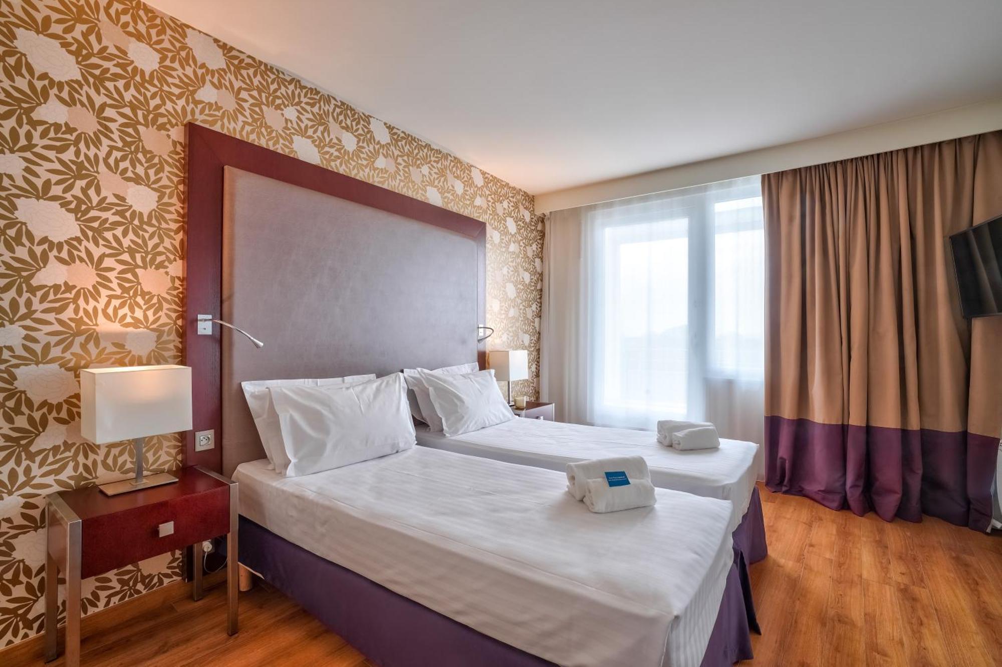 One-Bedroom Apartment,1208639887:JPEG